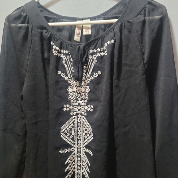 Mudd Sheer Black Long Sleeve Blouse with Embroidered Detailing L - Picture 3 of 6
